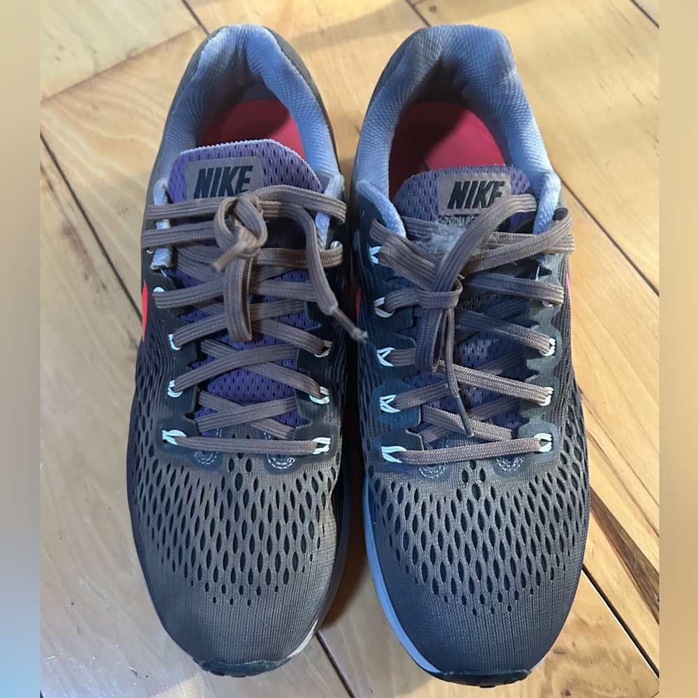 Men’s Nike Zoom shoes. Size 10 1/2